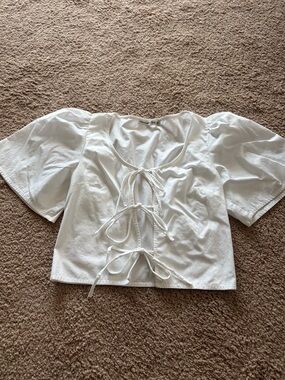 Abercrombie & Fitch White Tie-Front Puff Sleeve Crop Top